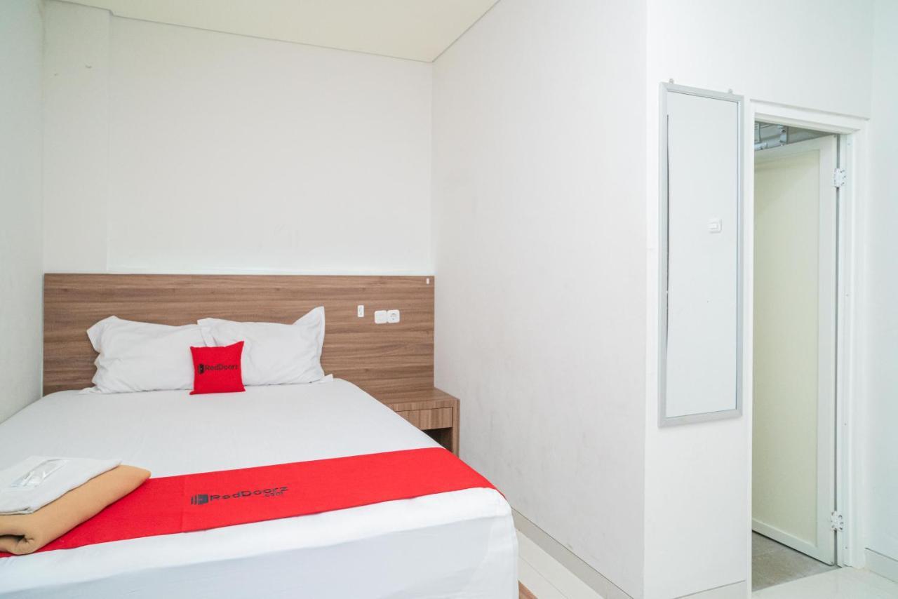 Reddoorz Plus @ Jalan Pemuda Timur Bojonegoro Exterior photo