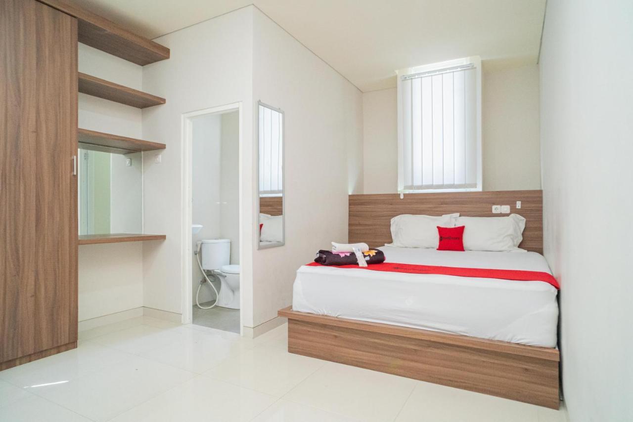 Reddoorz Plus @ Jalan Pemuda Timur Bojonegoro Exterior photo