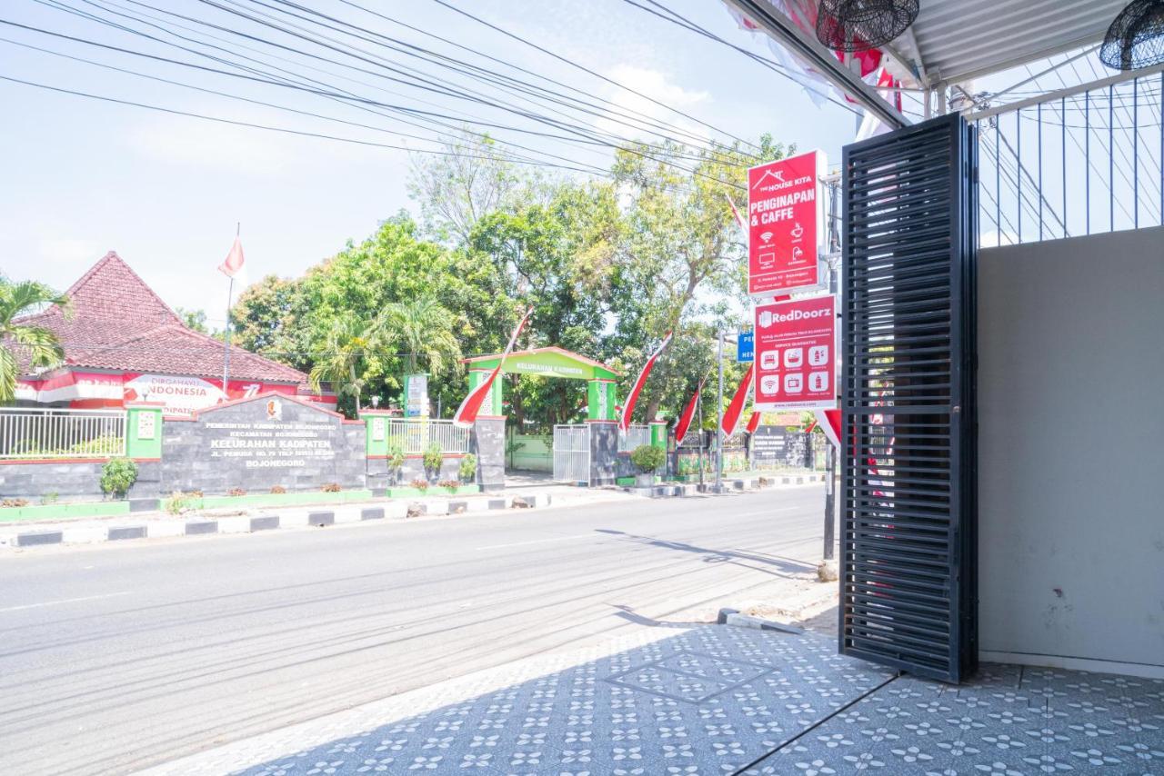 Reddoorz Plus @ Jalan Pemuda Timur Bojonegoro Exterior photo